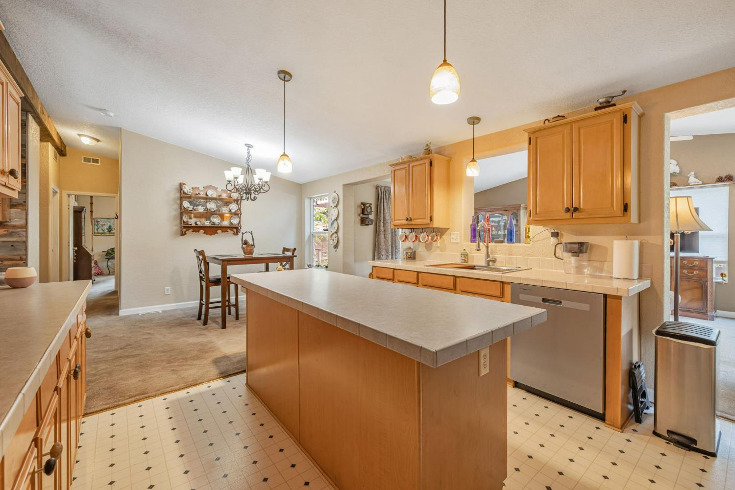Detail Gallery Image 13 of 61 For 3335 Gas Canyon Ct, Foresthill,  CA 95631 - 5 Beds | 4 Baths