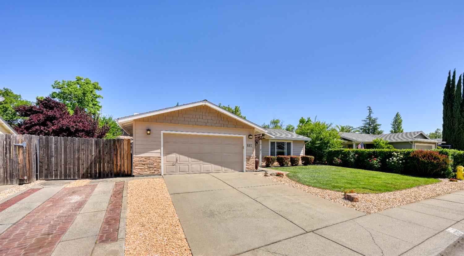 Detail Gallery Image 2 of 50 For 607 Grider Dr, Roseville,  CA 95678 - 4 Beds | 2 Baths