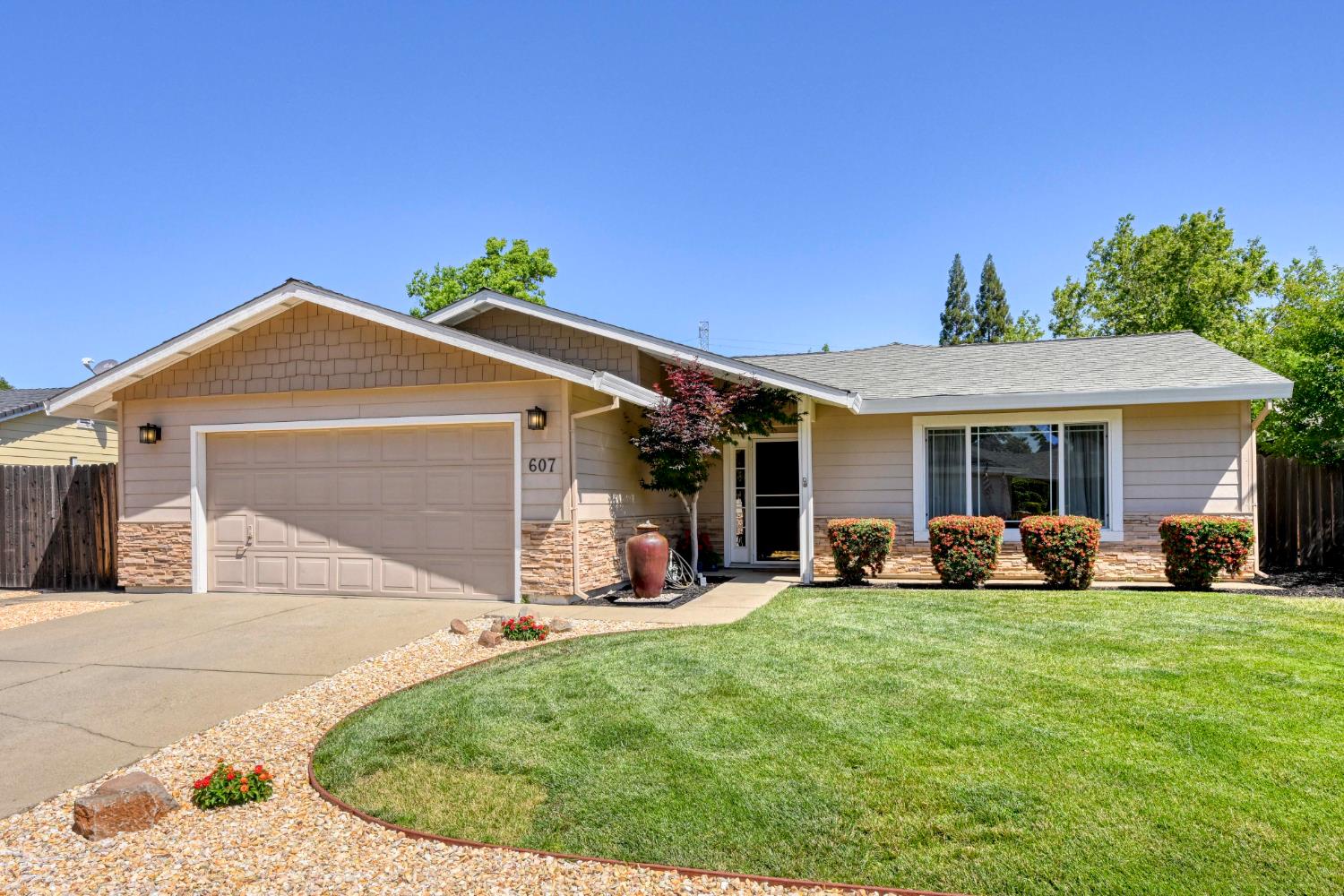 Detail Gallery Image 1 of 50 For 607 Grider Dr, Roseville,  CA 95678 - 4 Beds | 2 Baths