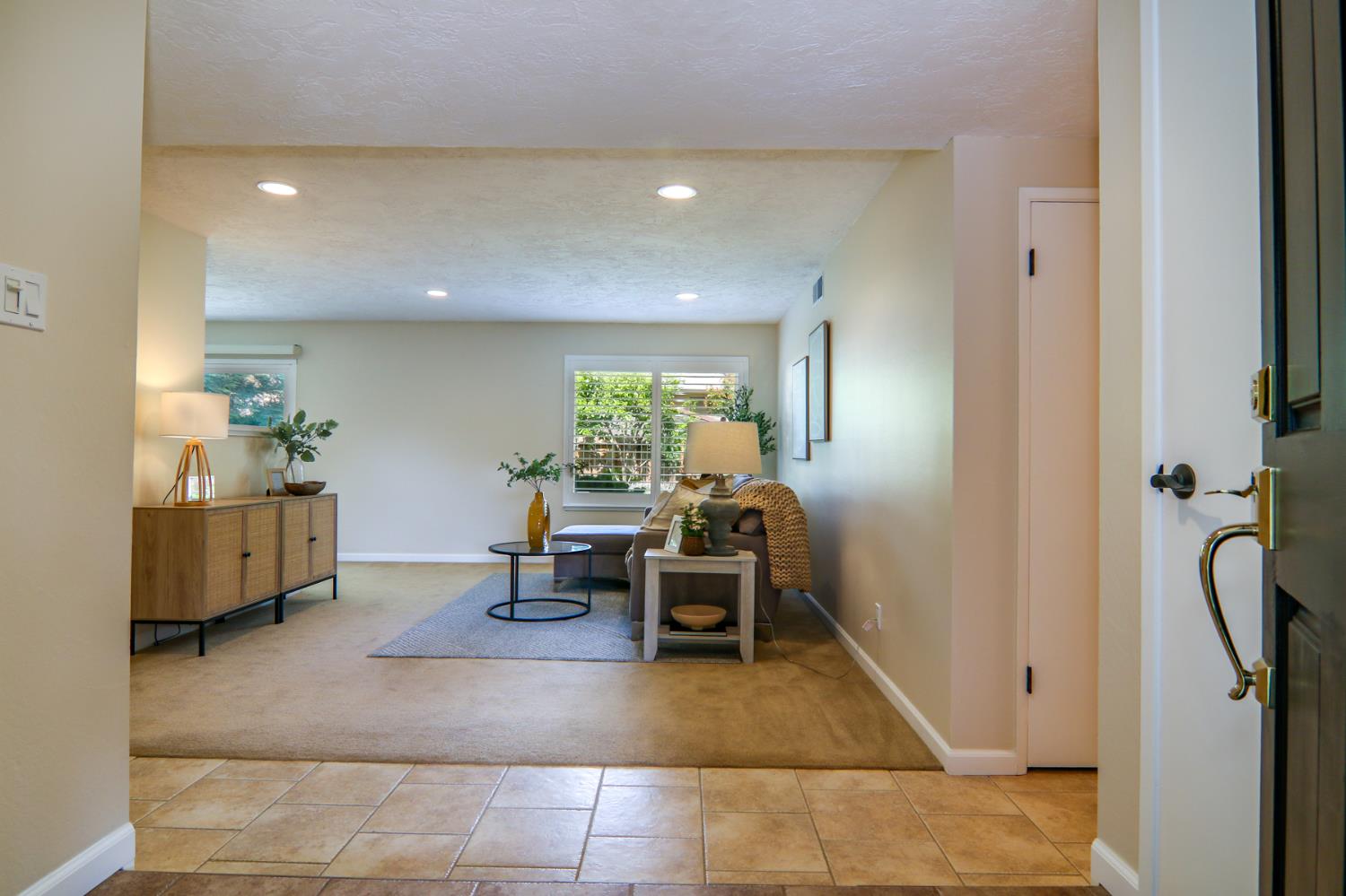 Detail Gallery Image 6 of 38 For 4949 Hillridge Way, Fair Oaks,  CA 95628 - 3 Beds | 2 Baths