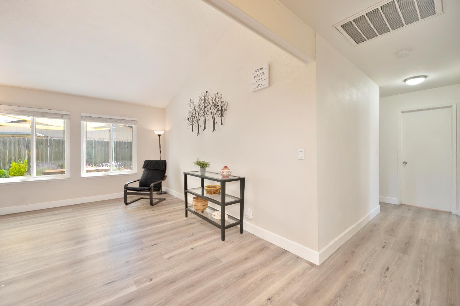 Detail Gallery Image 7 of 52 For 9548 Helio Dr, Sacramento,  CA 95827 - 3 Beds | 2 Baths