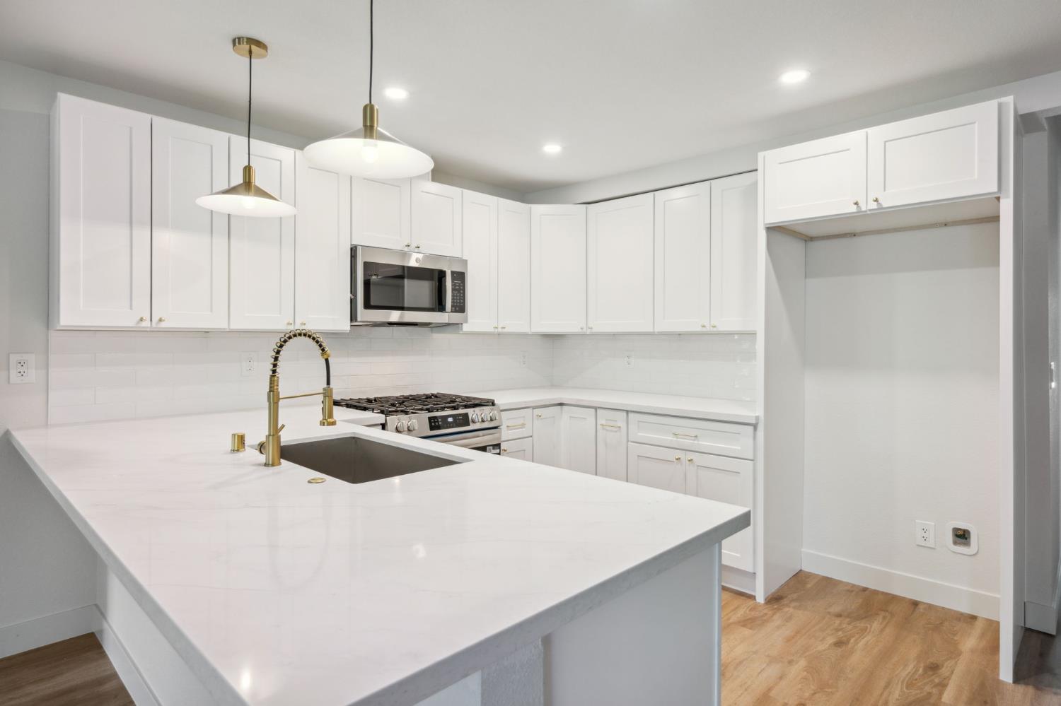 Detail Gallery Image 7 of 27 For 604 Myrtle Ave, West Sacramento,  CA 95605 - 4 Beds | 3 Baths