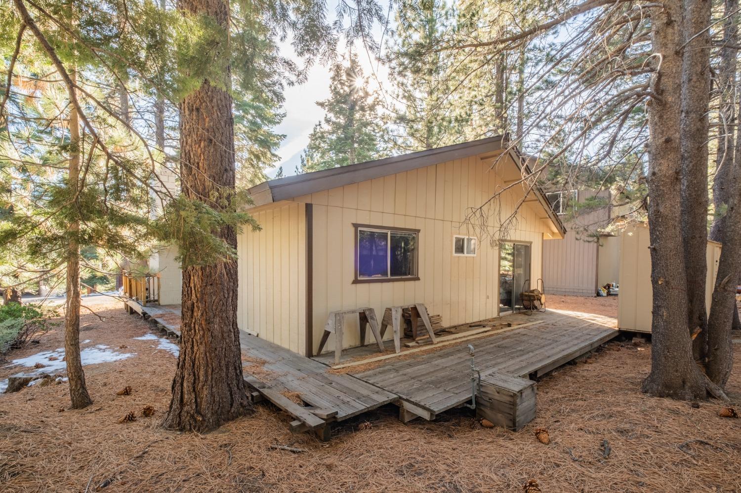 Detail Gallery Image 35 of 44 For 1644 Crystal Air Dr, South Lake Tahoe,  CA 96150 - 3 Beds | 1/1 Baths