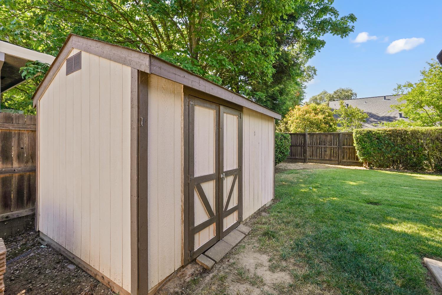 Detail Gallery Image 36 of 39 For 6400 Scenic Oak Ct, Carmichael,  CA 95608 - 4 Beds | 2/1 Baths
