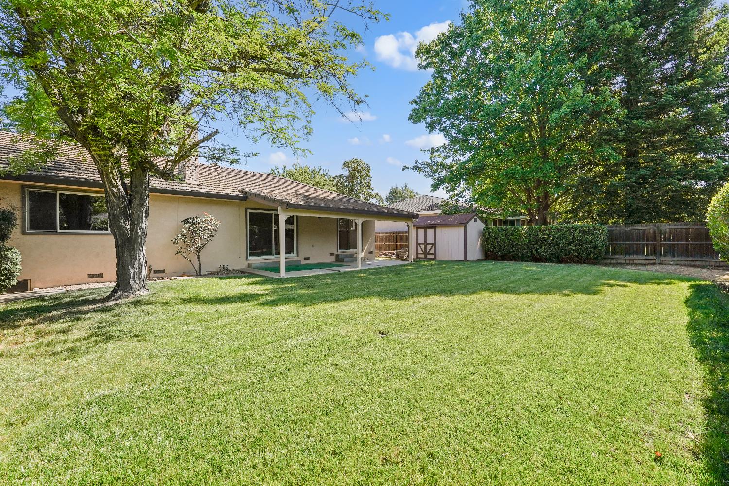 Detail Gallery Image 34 of 39 For 6400 Scenic Oak Ct, Carmichael,  CA 95608 - 4 Beds | 2/1 Baths