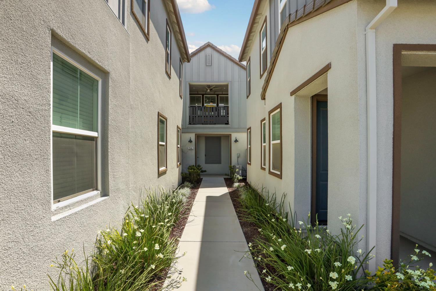 Detail Gallery Image 3 of 54 For 17481 Nightshore Dr, Lathrop,  CA 95330 - 3 Beds | 2 Baths