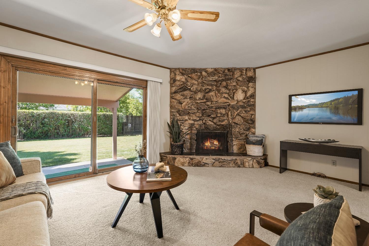 Detail Gallery Image 19 of 39 For 6400 Scenic Oak Ct, Carmichael,  CA 95608 - 4 Beds | 2/1 Baths