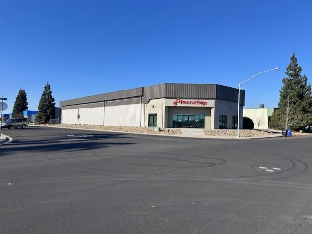 Detail Gallery Image 1 of 5 For 401 Glass Ln, Modesto,  CA 95356 - – Beds | – Baths