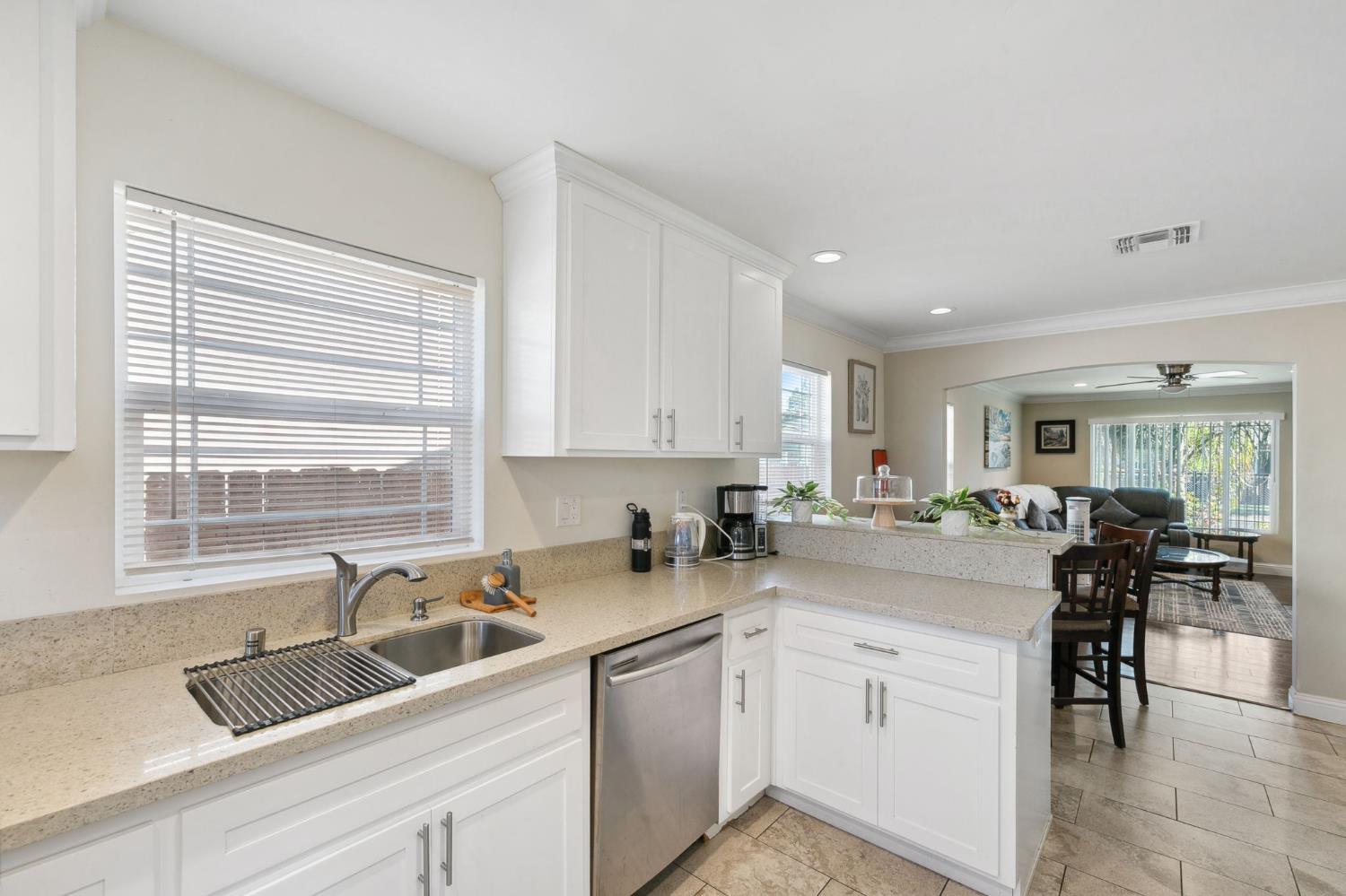 Detail Gallery Image 14 of 37 For 4309 23rd Ave, Sacramento,  CA 95820 - 3 Beds | 1 Baths