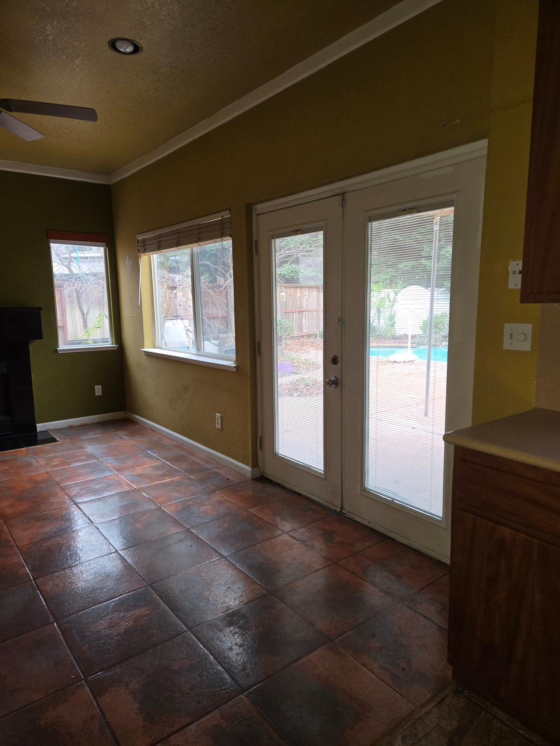 Detail Gallery Image 3 of 49 For 3634 Whispering Creek Cir, Stockton,  CA 95219 - 3 Beds | 2/1 Baths