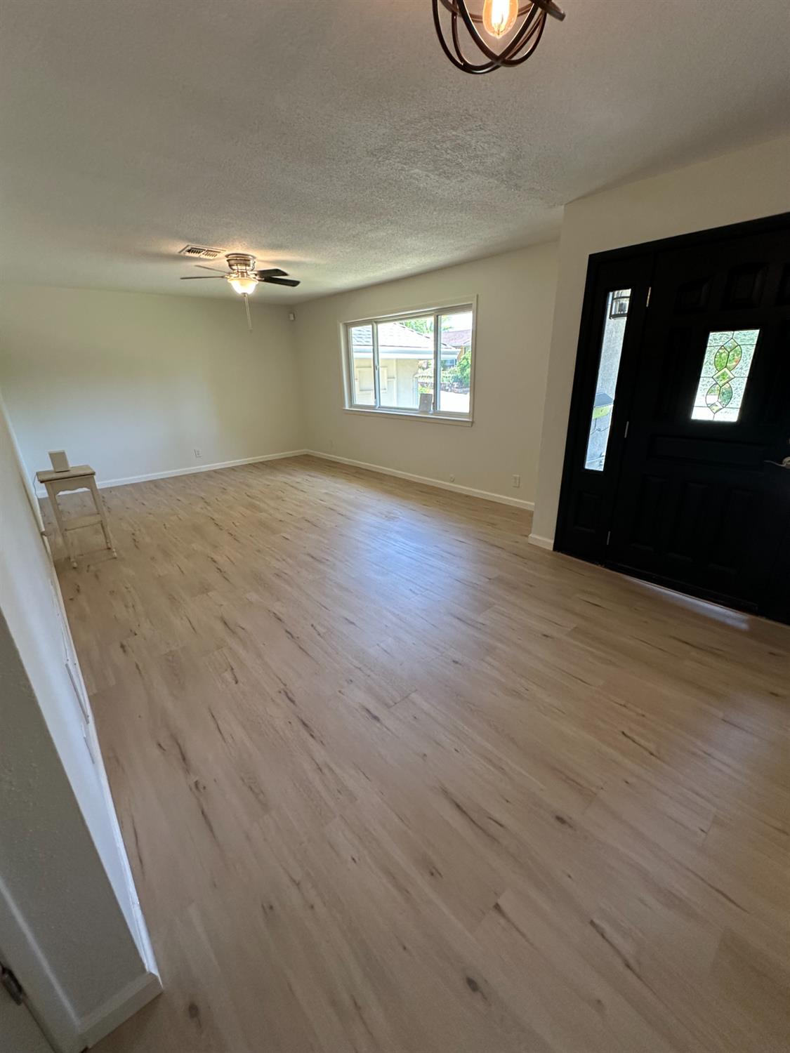 Detail Gallery Image 6 of 44 For 7969 Glenbar Way, Fair Oaks,  CA 95628 - 4 Beds | 2/1 Baths
