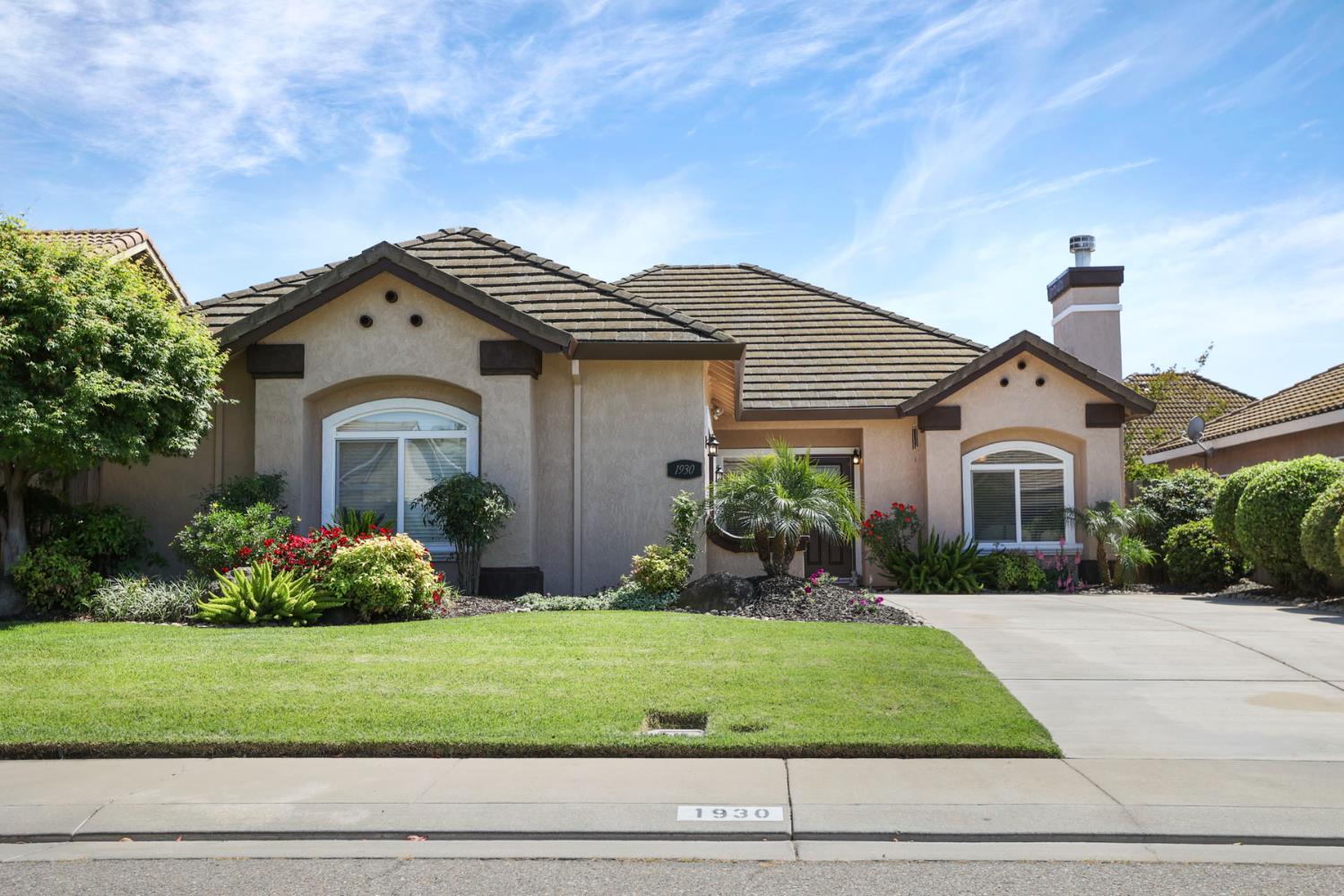 Detail Gallery Image 4 of 41 For 1930 Crystalwood Ln, Lodi,  CA 95242 - 3 Beds | 2 Baths