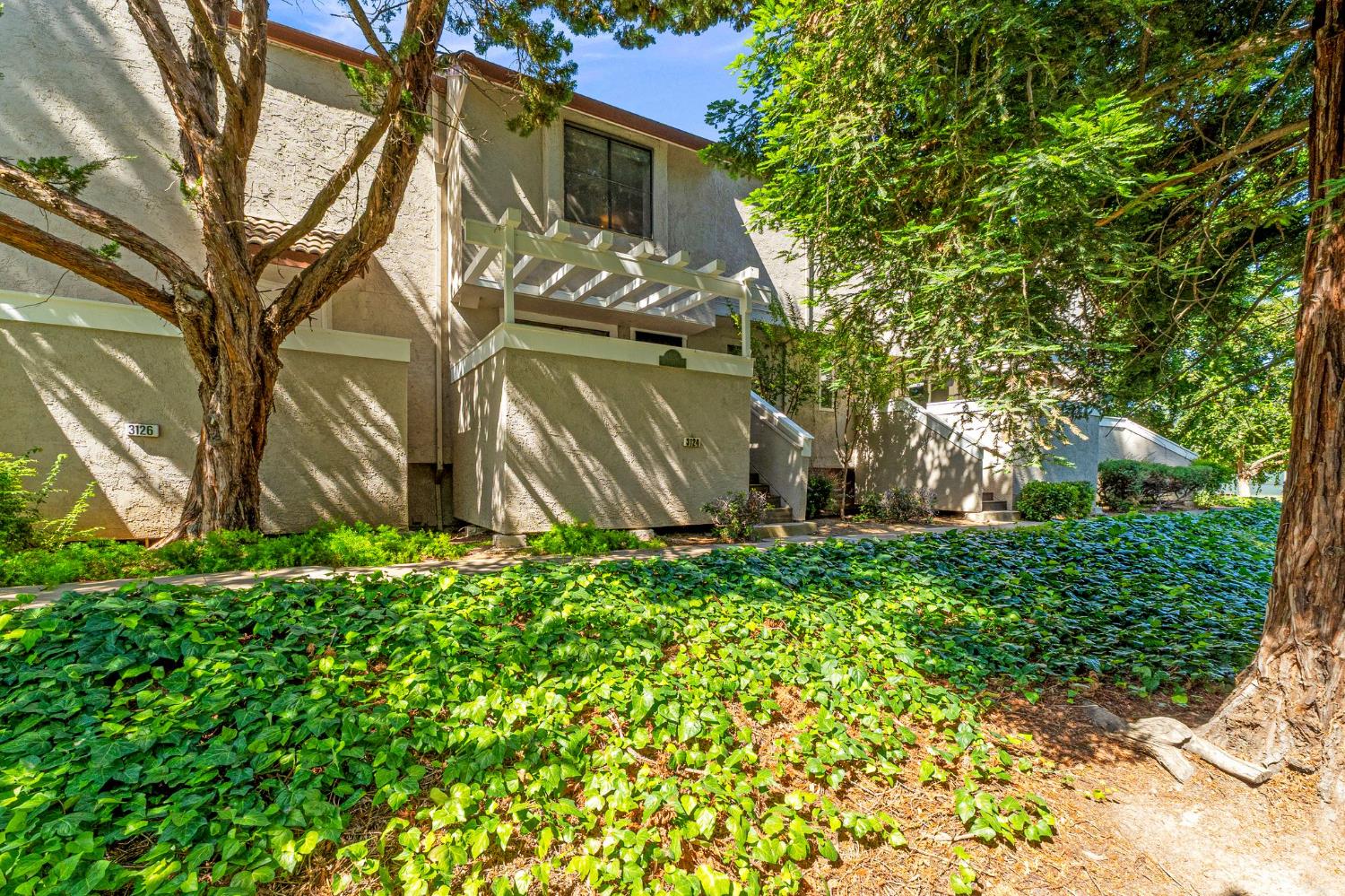 Detail Gallery Image 2 of 41 For 3124 Swallows Nest Dr, Sacramento,  CA 95833 - 2 Beds | 1/1 Baths
