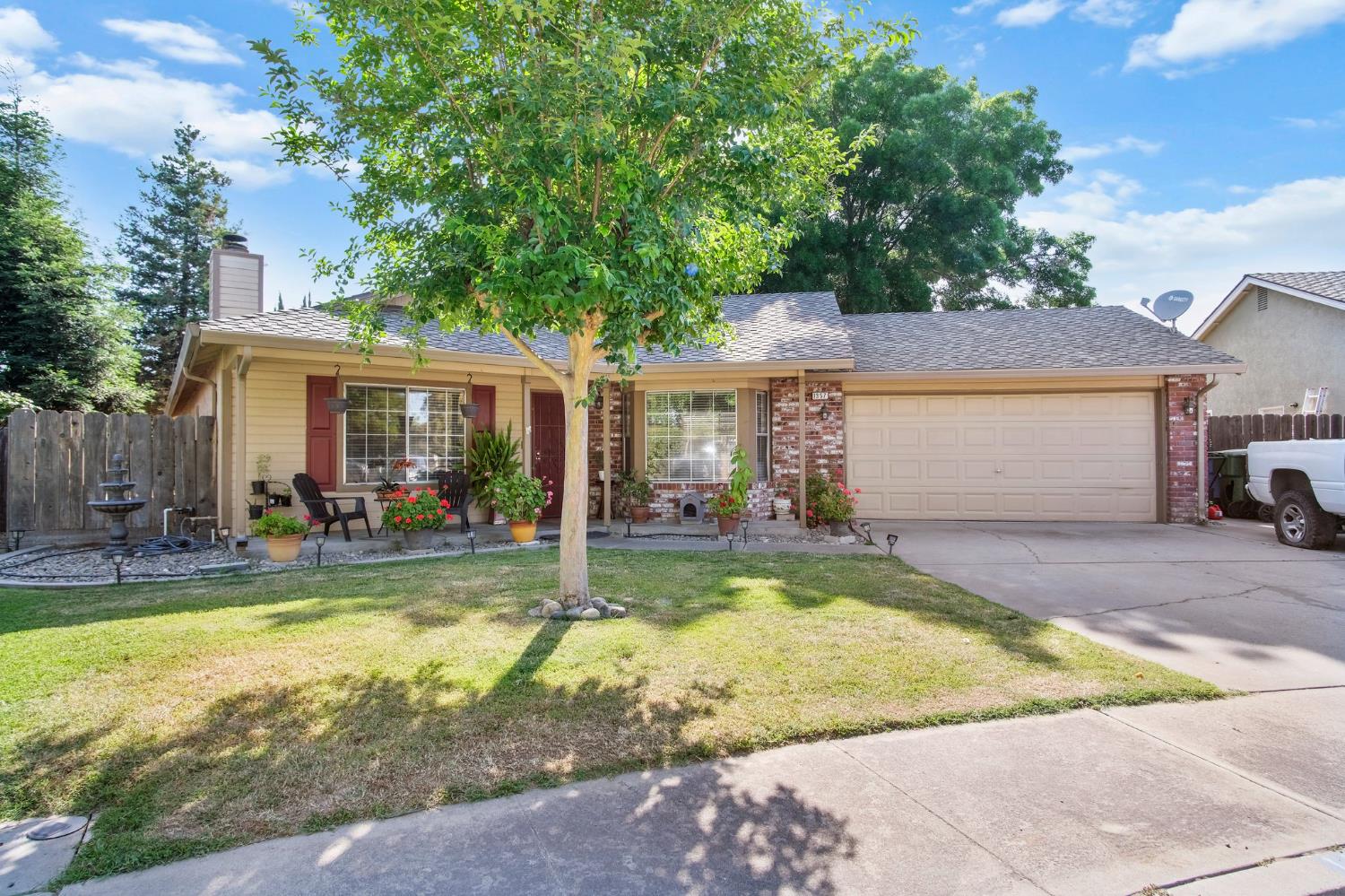Detail Gallery Image 1 of 17 For 1357 Mark Ct, Turlock,  CA 95380 - 3 Beds | 2 Baths
