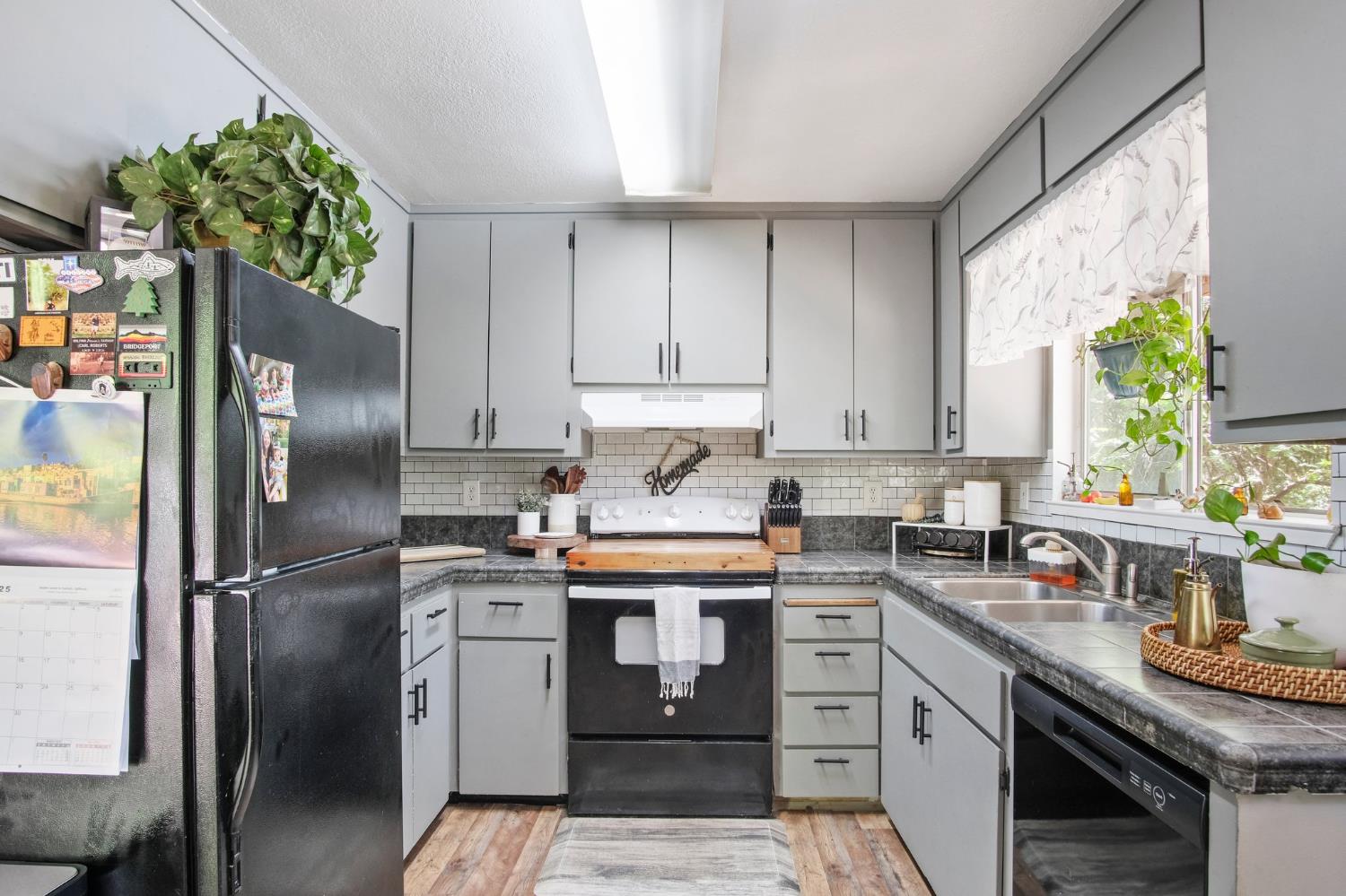 Detail Gallery Image 6 of 25 For 21924 Feather River Dr, Sonora,  CA 95370 - 2 Beds | 1 Baths