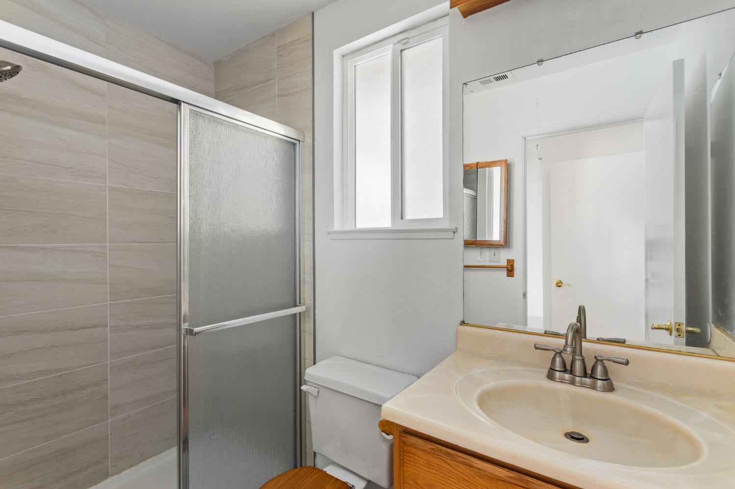 Detail Gallery Image 14 of 26 For 6528 Meadowcreek Way, Citrus Heights,  CA 95621 - 4 Beds | 2 Baths