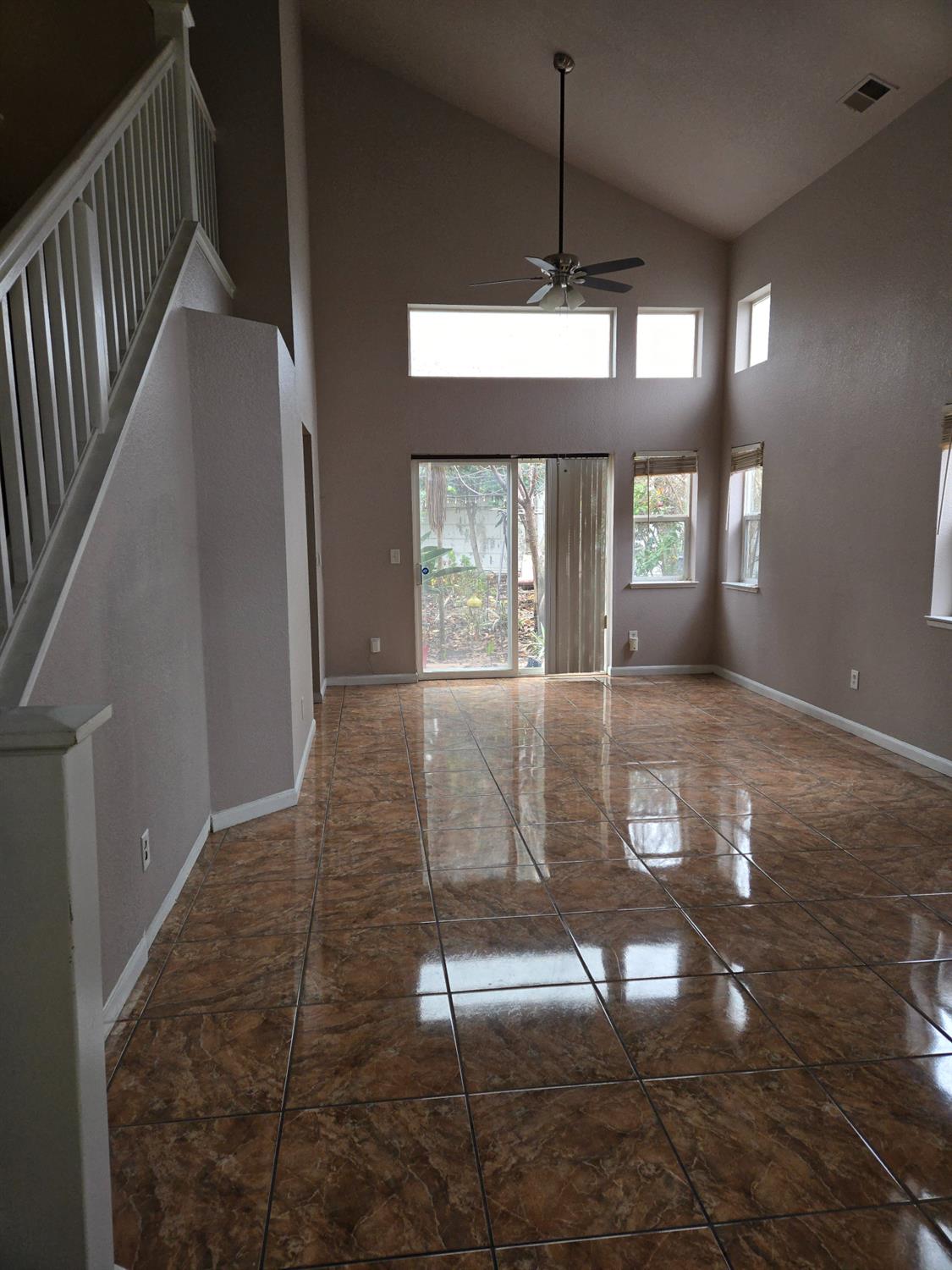 Detail Gallery Image 9 of 49 For 3634 Whispering Creek Cir, Stockton,  CA 95219 - 3 Beds | 2/1 Baths