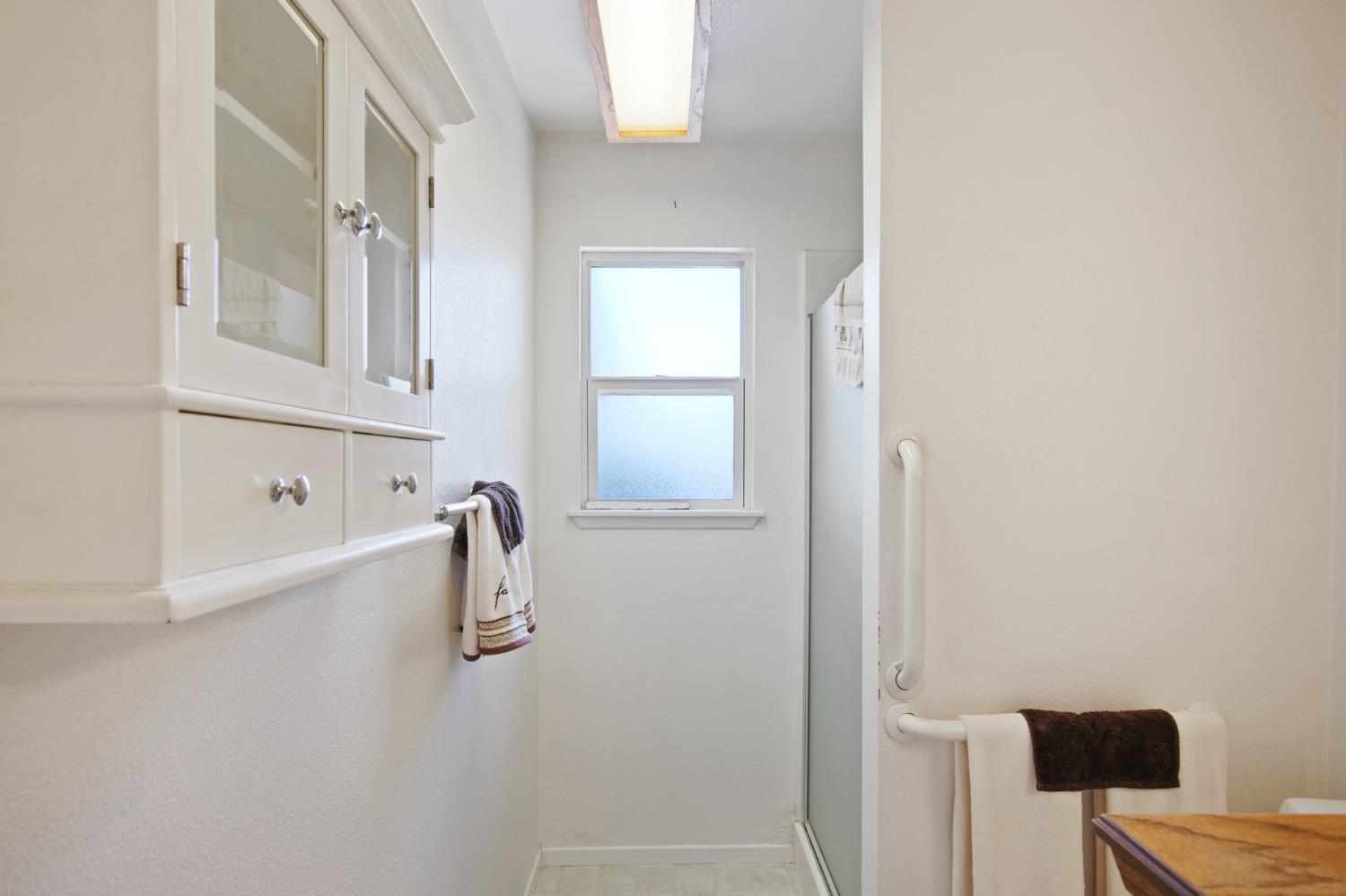 Detail Gallery Image 14 of 22 For 2360 Rochelle Ave, Turlock,  CA 95382 - 3 Beds | 2 Baths