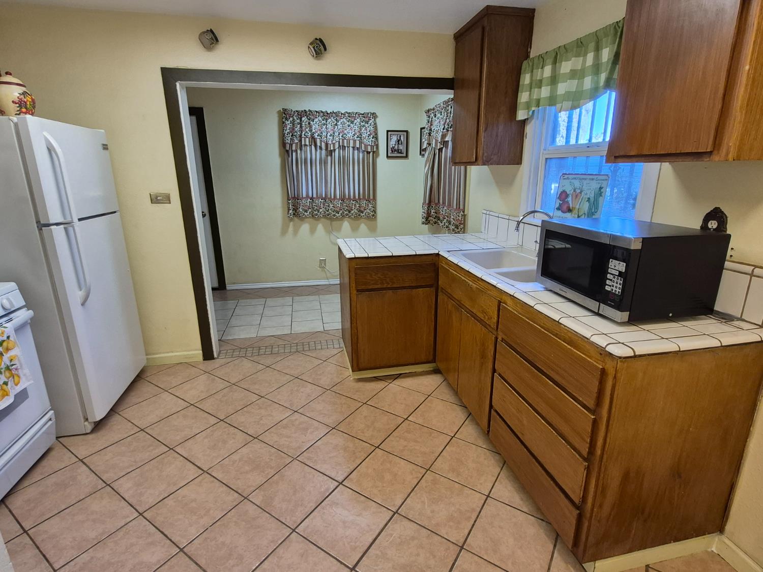 Detail Gallery Image 6 of 8 For 417 Kerr Ave, Modesto,  CA 95354 - 2 Beds | 1 Baths