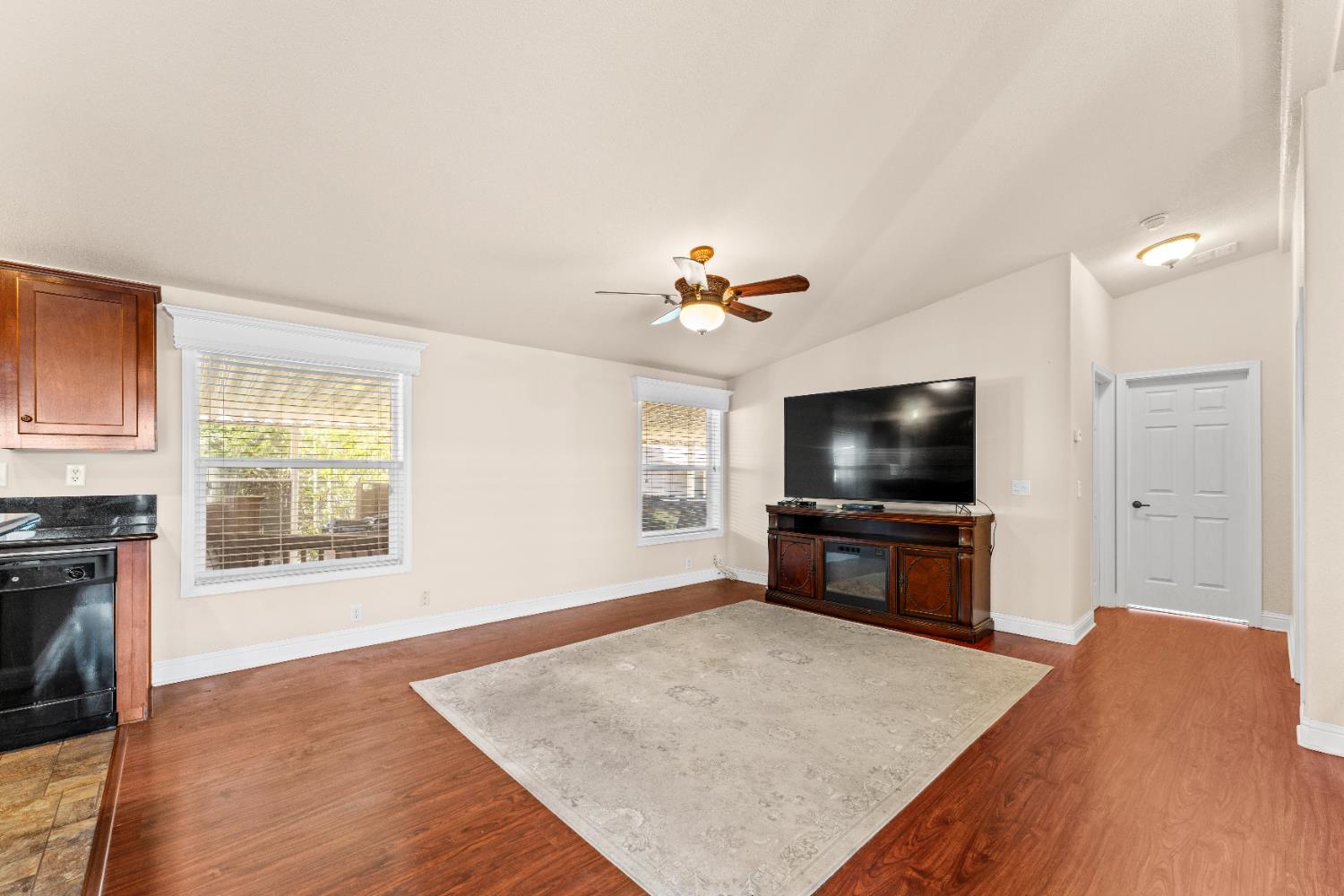 Detail Gallery Image 7 of 38 For 3901 Lake Rd 170, West Sacramento,  CA 95691 - 3 Beds | 2 Baths