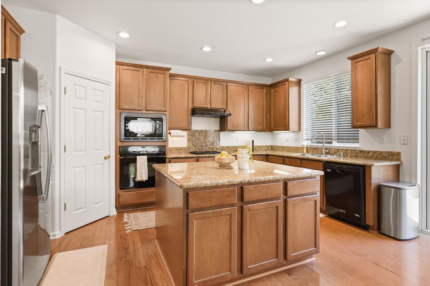 Detail Gallery Image 18 of 48 For 1177 Waverton Ln, Lincoln,  CA 95648 - 4 Beds | 2/1 Baths