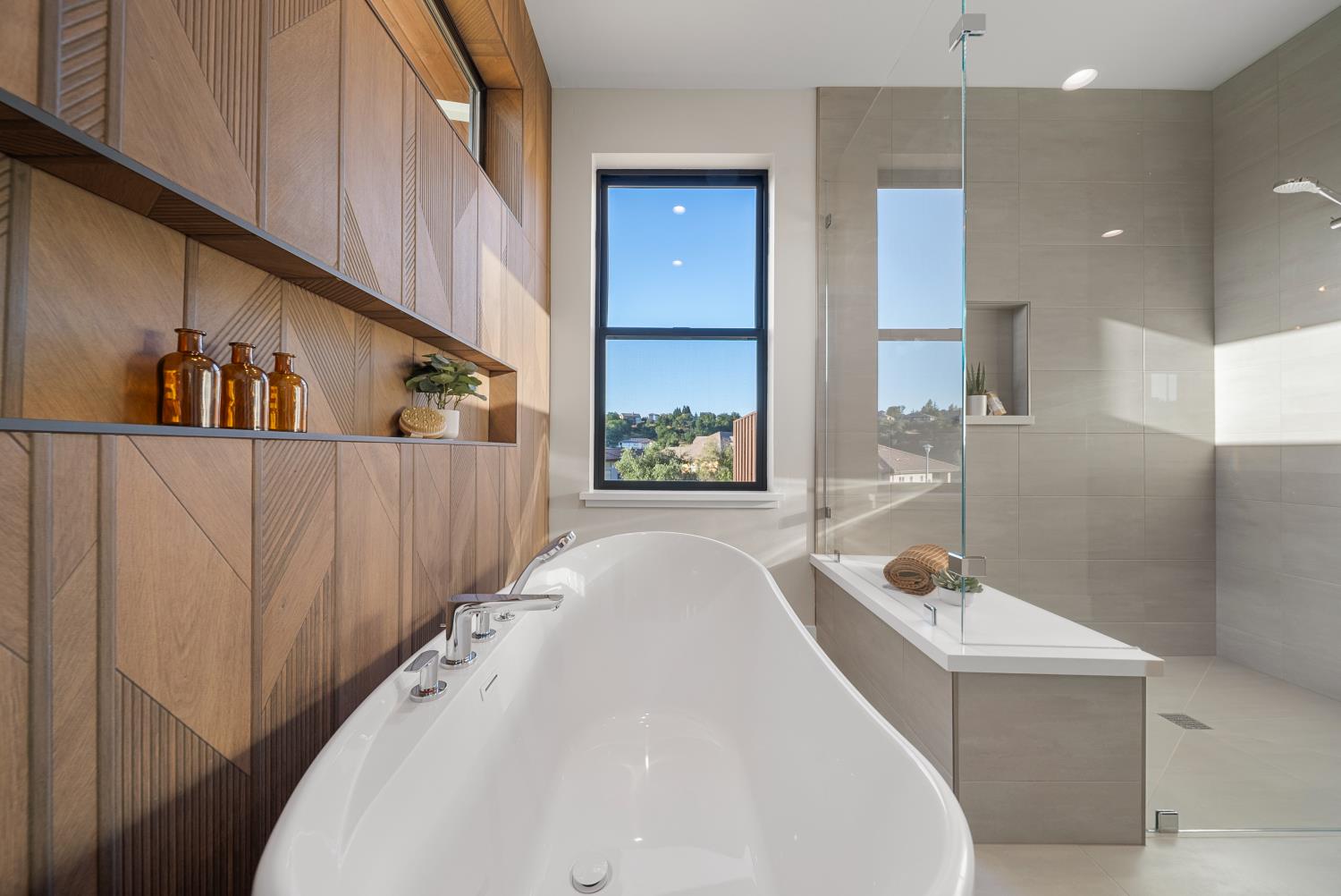 Detail Gallery Image 17 of 39 For 1700 Ridgeview Cir, Auburn,  CA 95603 - 4 Beds | 3/1 Baths