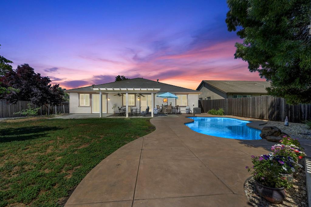 Detail Gallery Image 65 of 71 For 10317 Moura Ct, Elk Grove,  CA 95757 - 4 Beds | 2/1 Baths