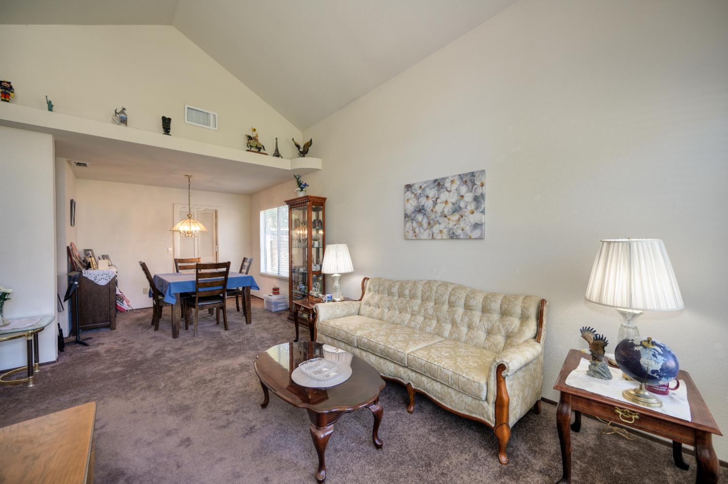 Detail Gallery Image 5 of 42 For 7827 River Estates Dr, Sacramento,  CA 95831 - 3 Beds | 2 Baths