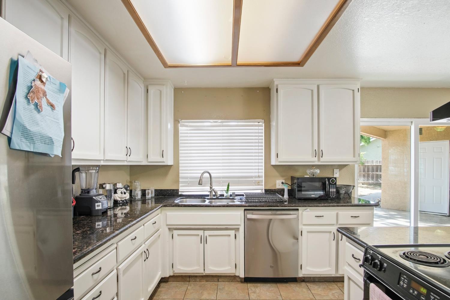 Detail Gallery Image 3 of 17 For 1357 Mark Ct, Turlock,  CA 95380 - 3 Beds | 2 Baths