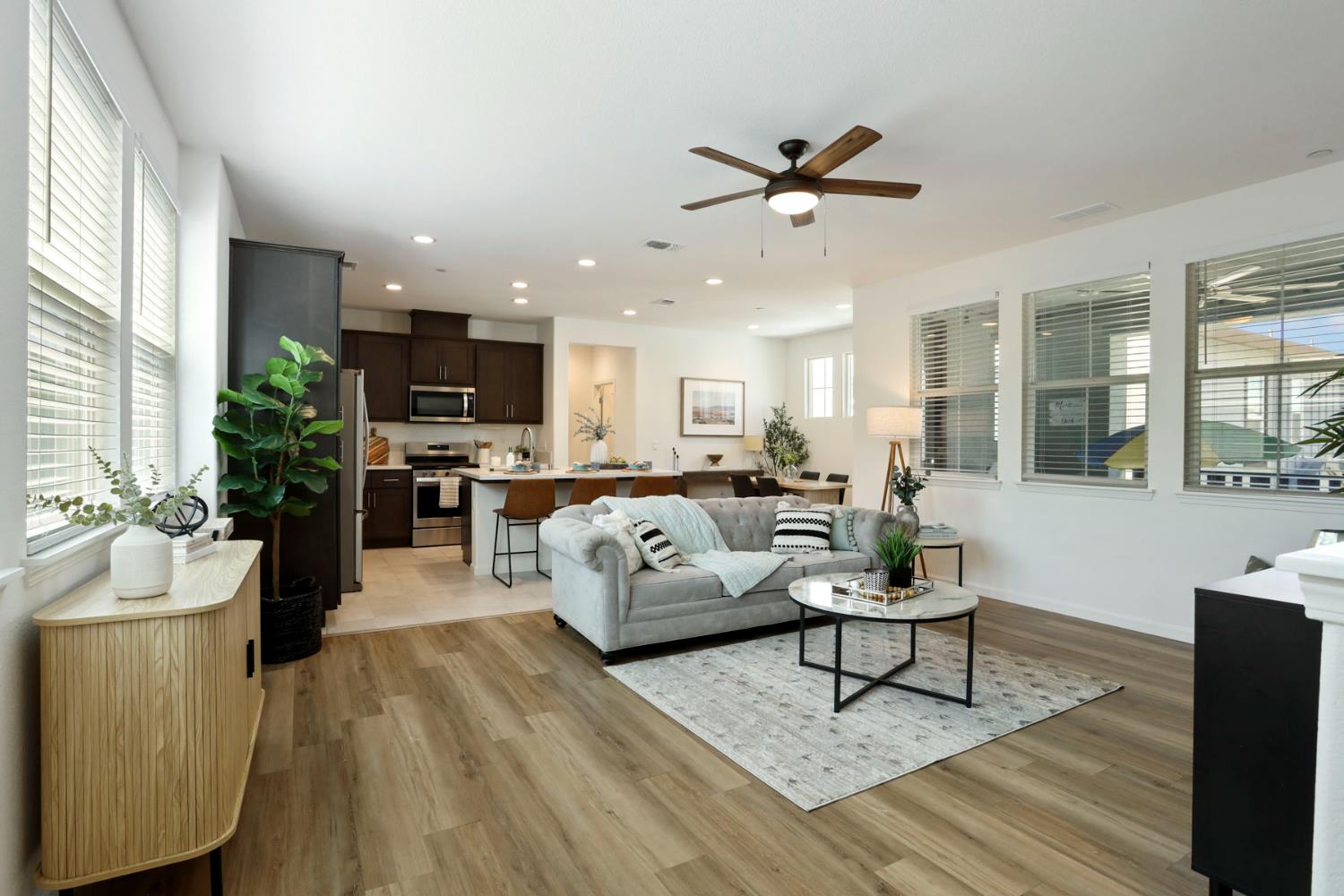 Detail Gallery Image 8 of 54 For 17481 Nightshore Dr, Lathrop,  CA 95330 - 3 Beds | 2 Baths