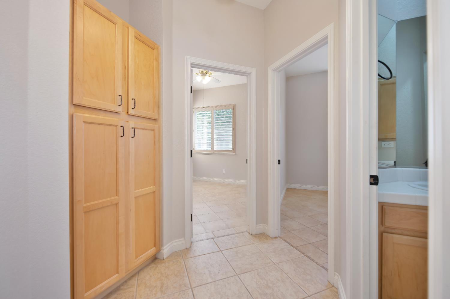 Detail Gallery Image 12 of 44 For 12040 Gold Arbor Ln, Gold River,  CA 95670 - 3 Beds | 2 Baths