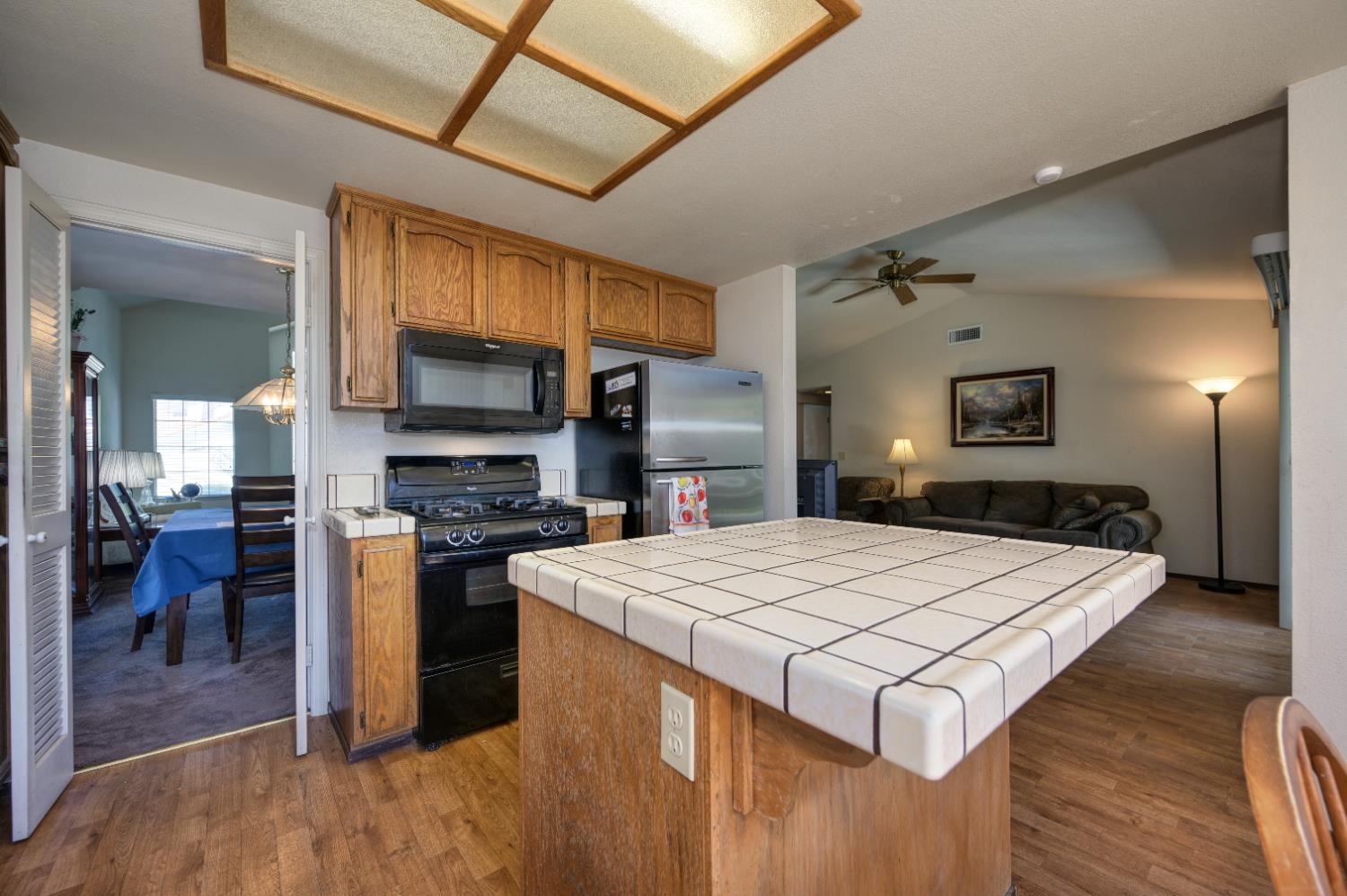 Detail Gallery Image 16 of 42 For 7827 River Estates Dr, Sacramento,  CA 95831 - 3 Beds | 2 Baths