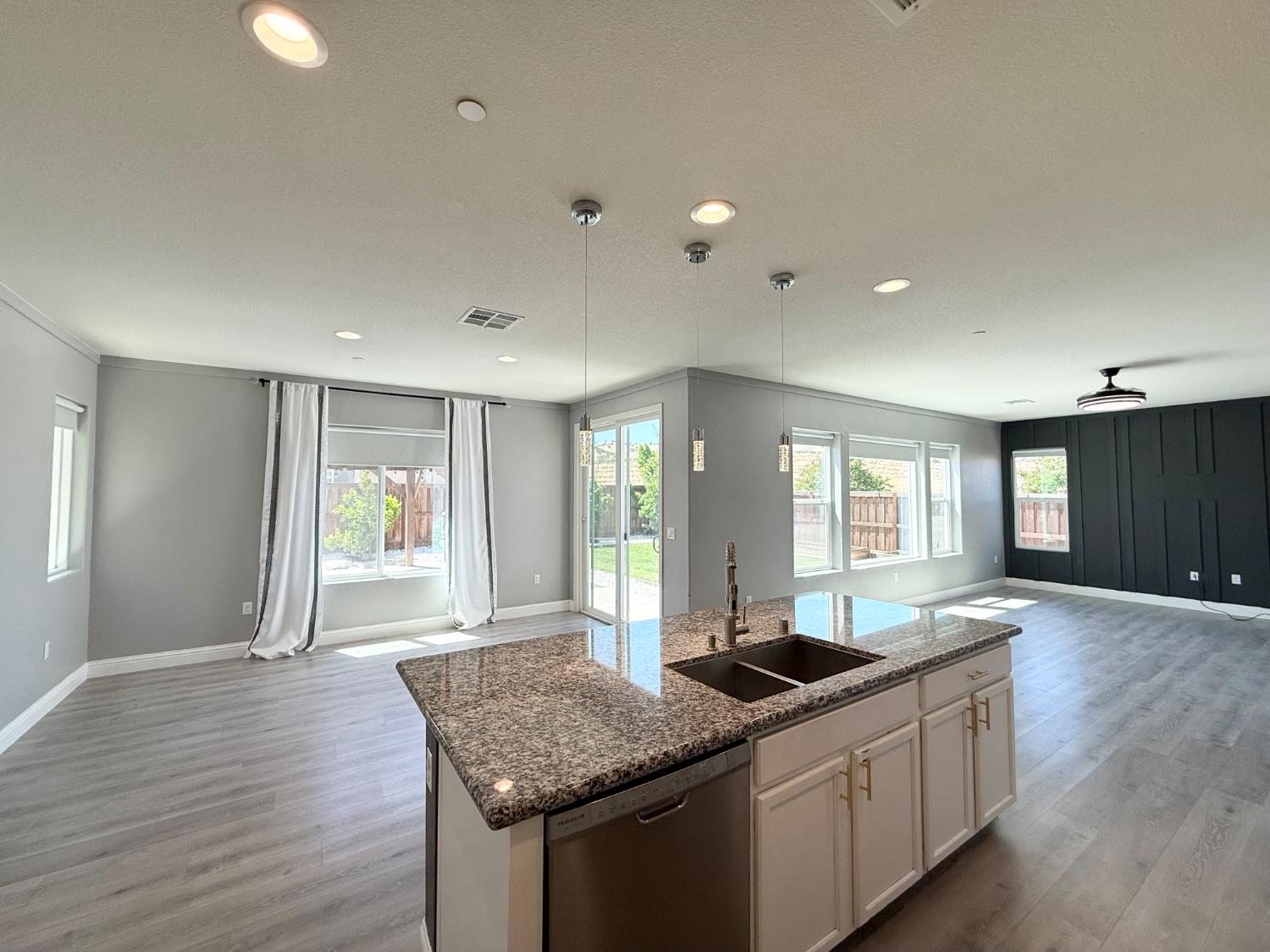 Detail Gallery Image 14 of 47 For 21161 Cabernet Dr, Patterson,  CA 95363 - 5 Beds | 3 Baths