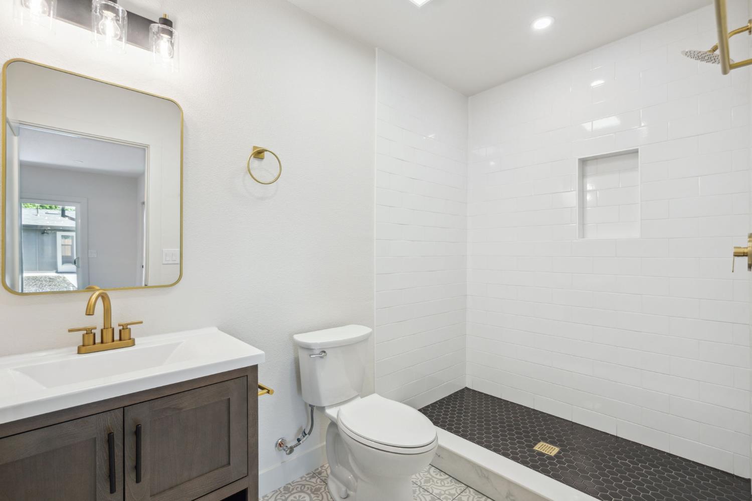 Detail Gallery Image 15 of 27 For 604 Myrtle Ave, West Sacramento,  CA 95605 - 4 Beds | 3 Baths