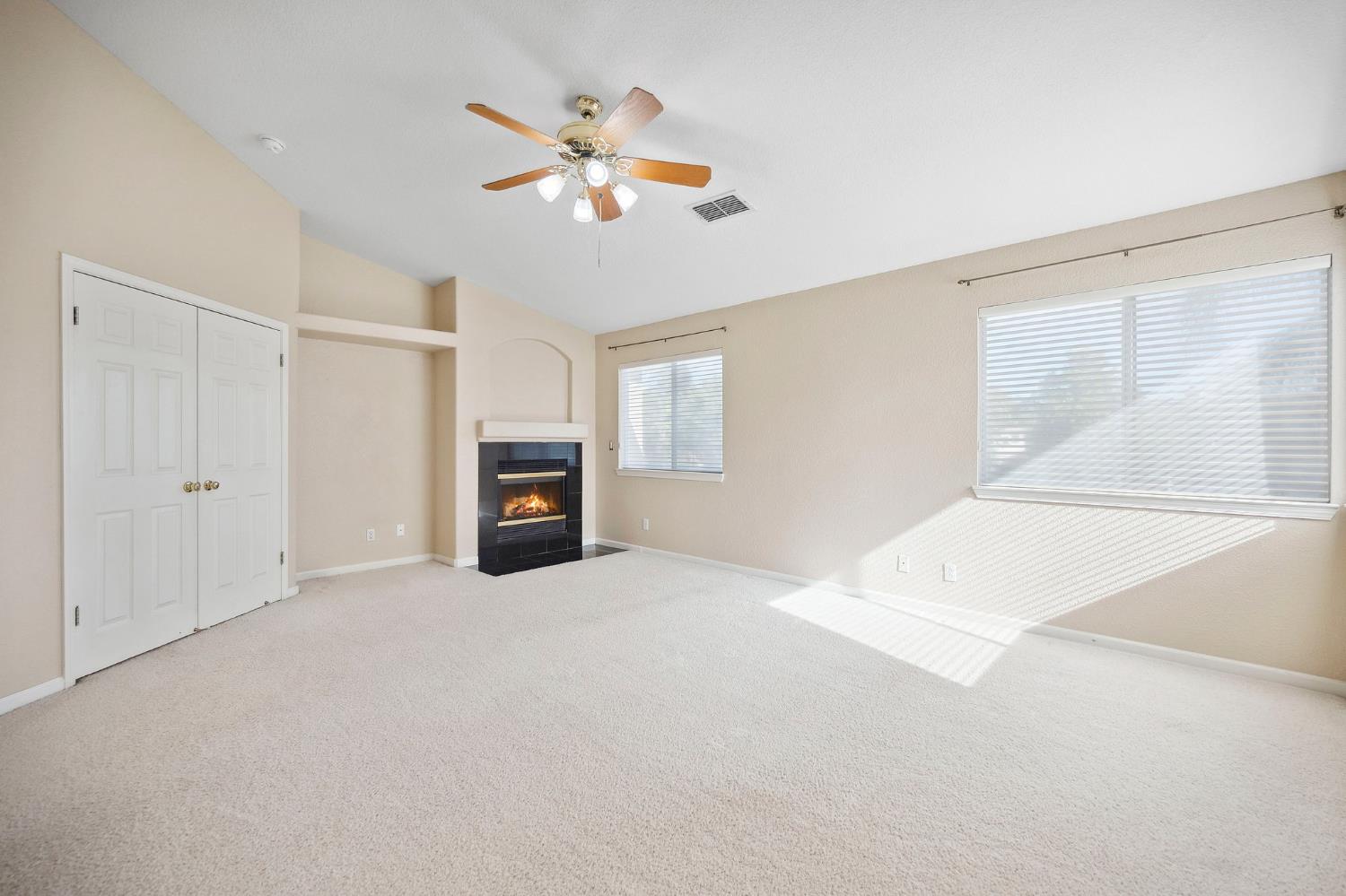 Detail Gallery Image 19 of 39 For 6307 Brook Hollow Cir, Stockton,  CA 95219 - 5 Beds | 3 Baths