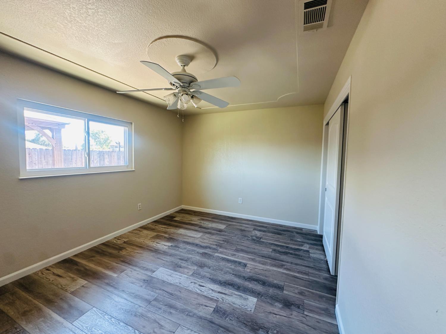 Detail Gallery Image 23 of 41 For 553 Manor Oak Pl, Manteca,  CA 95336 - 4 Beds | 3 Baths