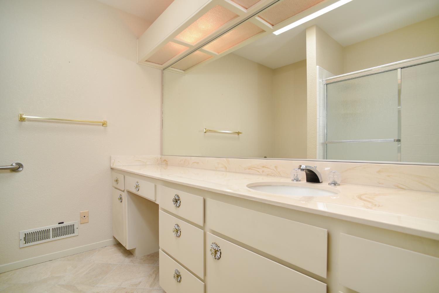 Photo #28: 225053246 Listing: Photo #28
