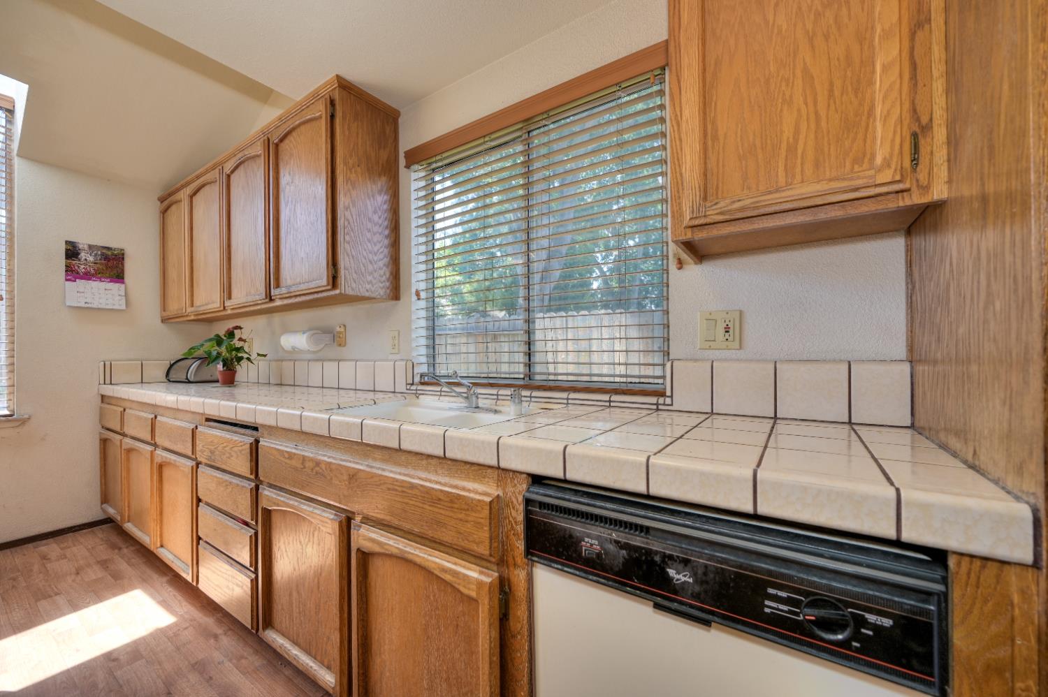 Detail Gallery Image 13 of 42 For 7827 River Estates Dr, Sacramento,  CA 95831 - 3 Beds | 2 Baths