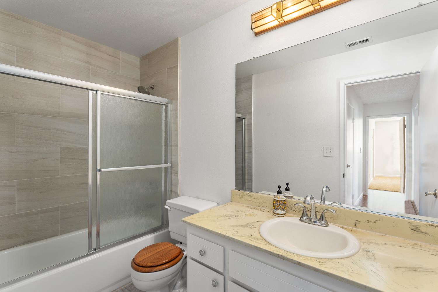 Detail Gallery Image 18 of 26 For 6528 Meadowcreek Way, Citrus Heights,  CA 95621 - 4 Beds | 2 Baths