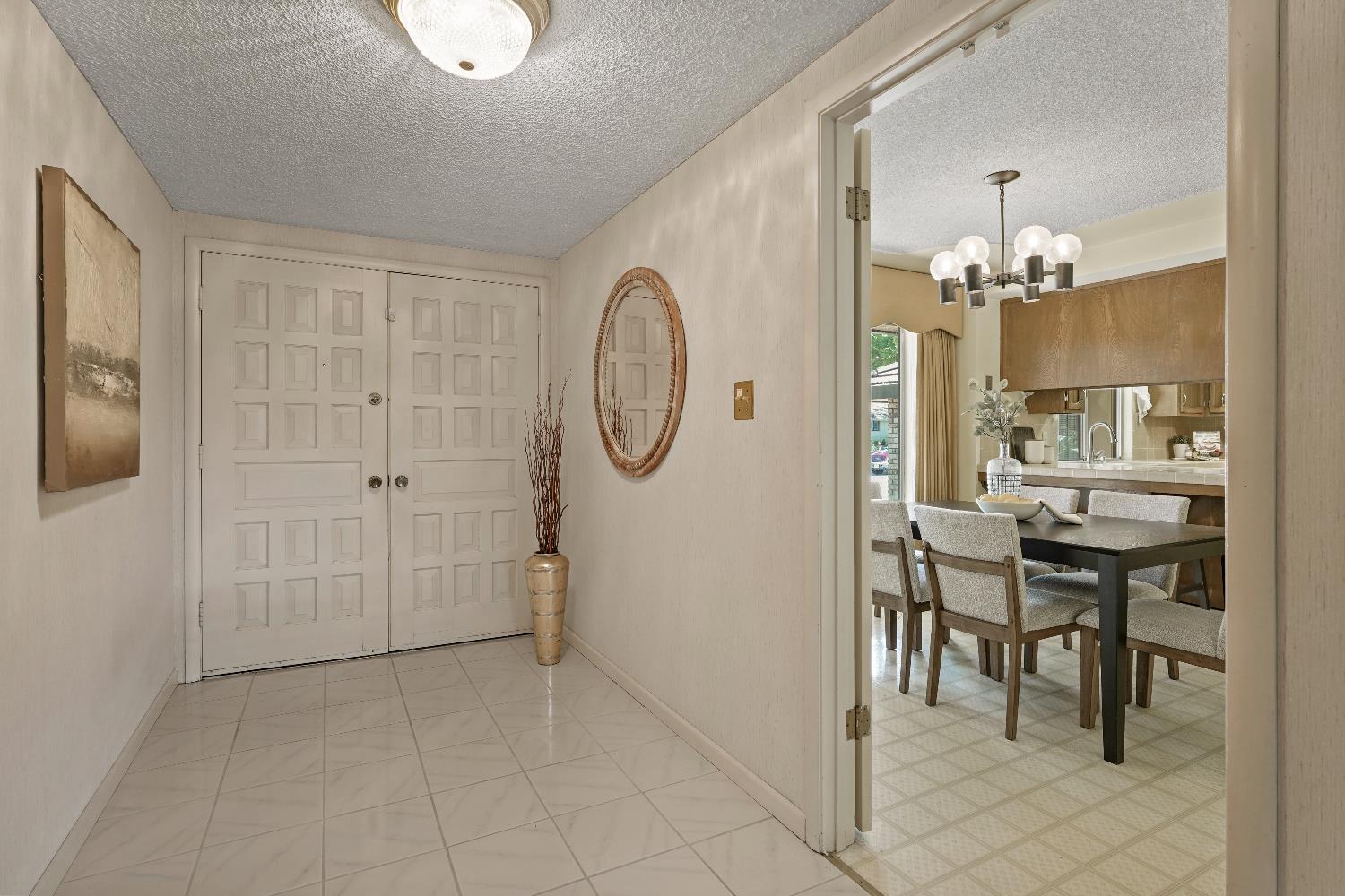 Detail Gallery Image 8 of 39 For 6400 Scenic Oak Ct, Carmichael,  CA 95608 - 4 Beds | 2/1 Baths