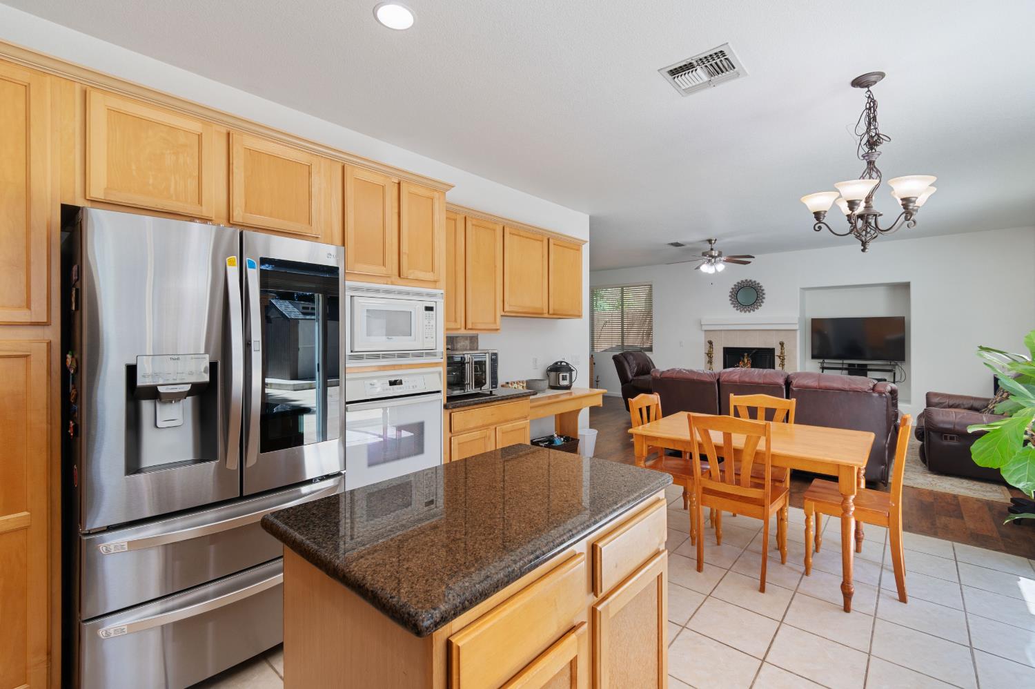 Detail Gallery Image 14 of 42 For 1045 Callander Way, Folsom,  CA 95630 - 4 Beds | 2/1 Baths