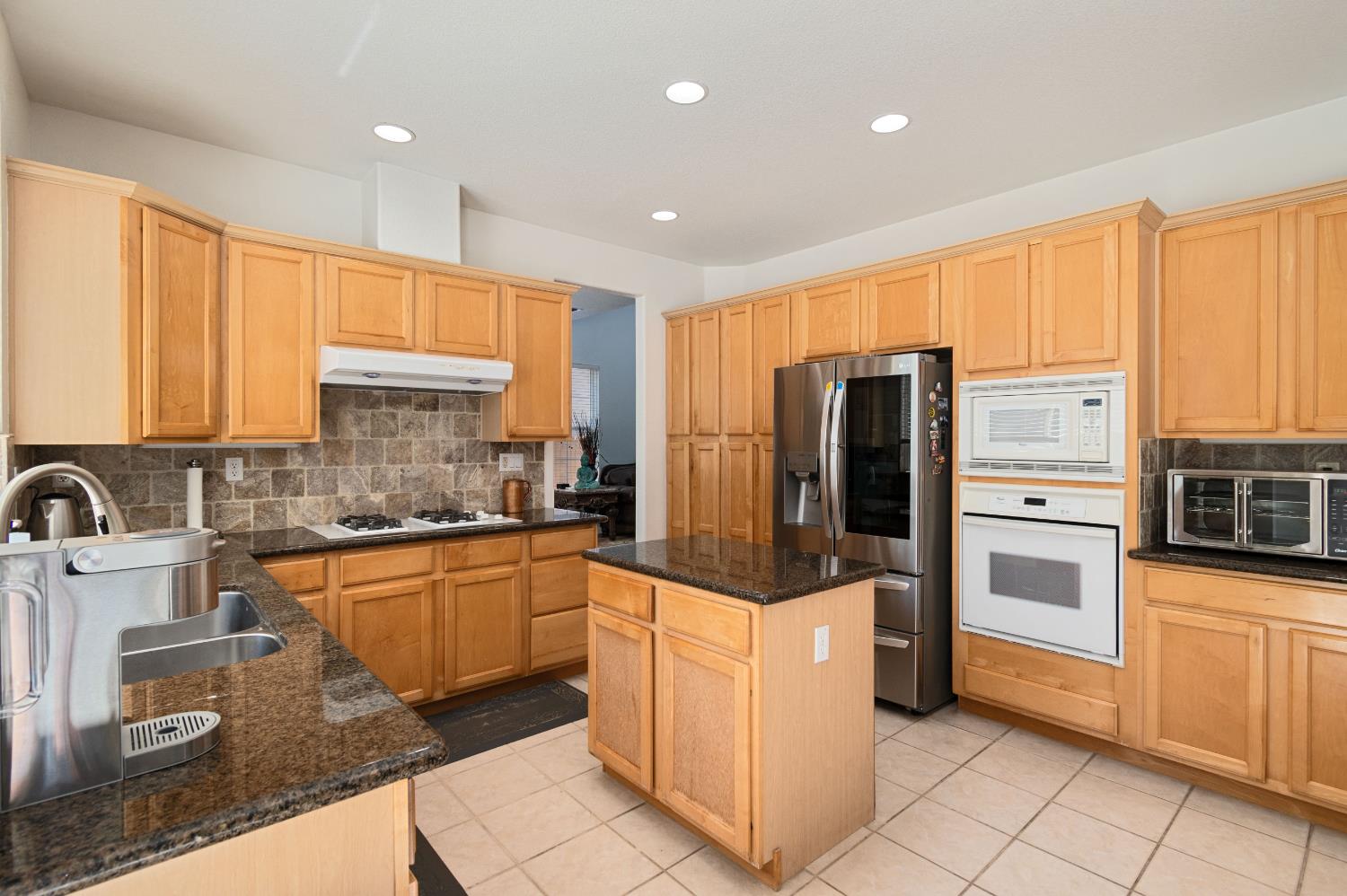 Detail Gallery Image 13 of 42 For 1045 Callander Way, Folsom,  CA 95630 - 4 Beds | 2/1 Baths
