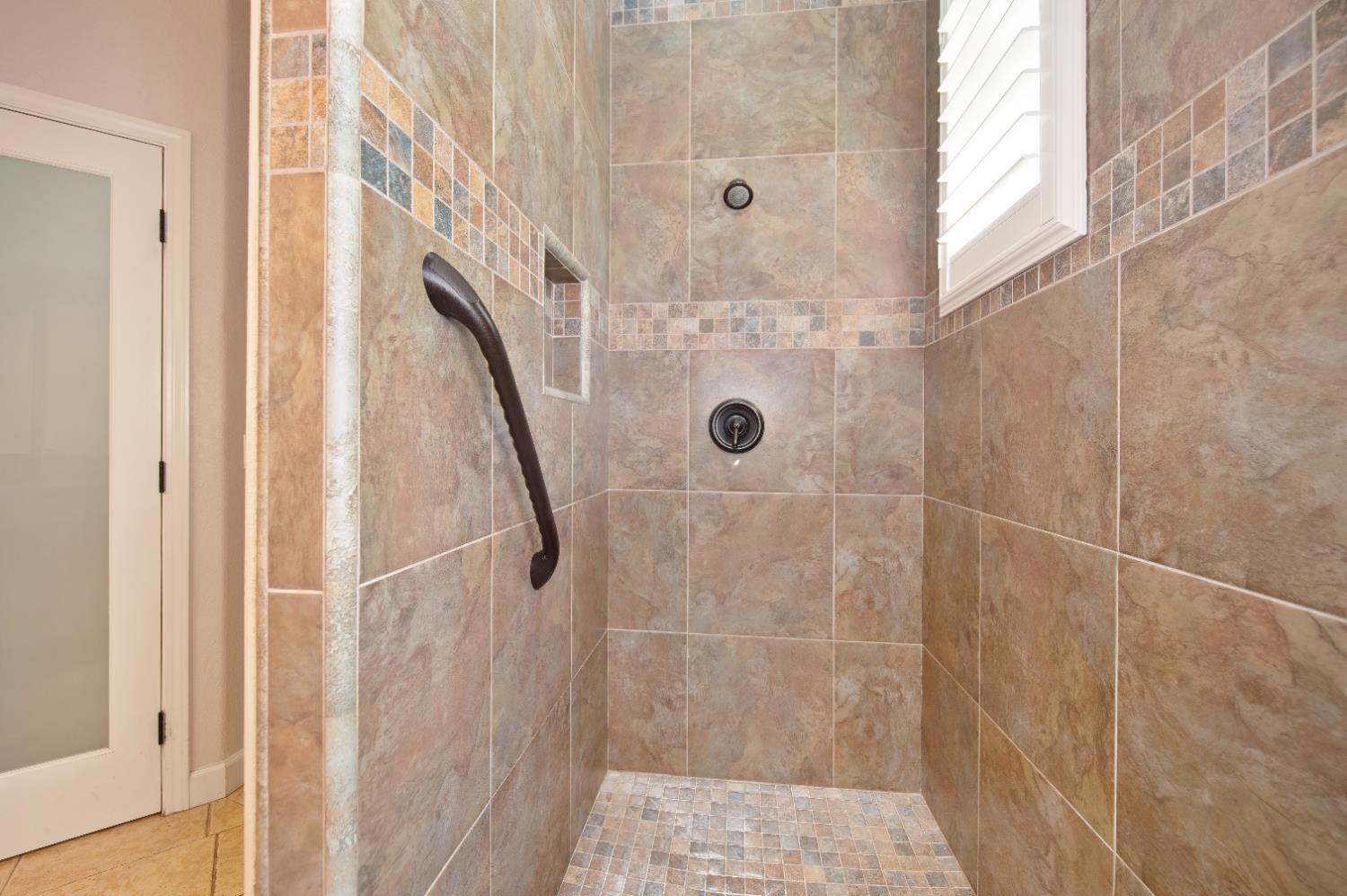 Detail Gallery Image 36 of 44 For 12040 Gold Arbor Ln, Gold River,  CA 95670 - 3 Beds | 2 Baths