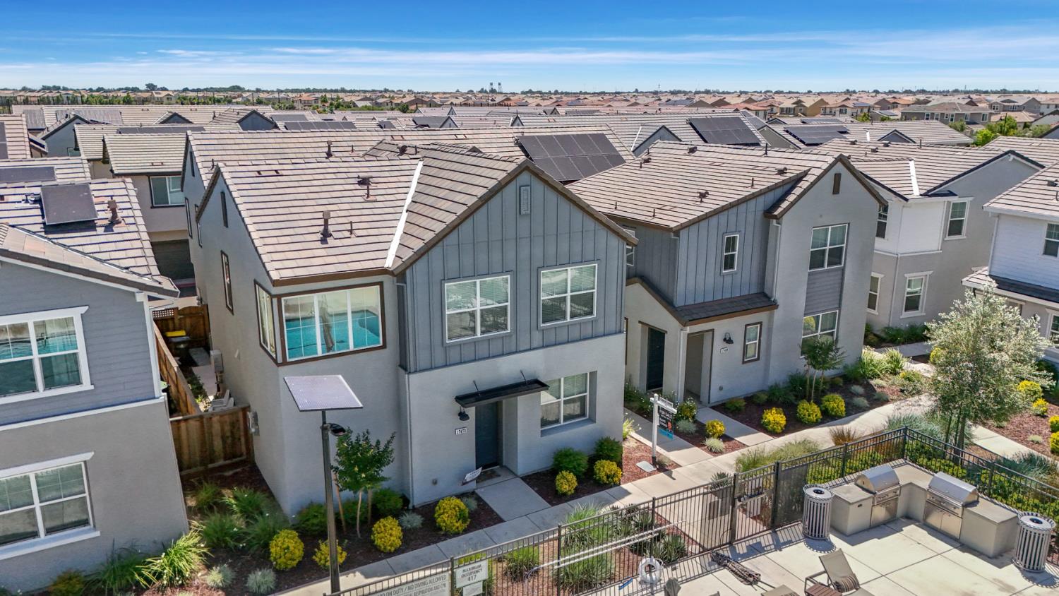 Detail Gallery Image 2 of 54 For 17481 Nightshore Dr, Lathrop,  CA 95330 - 3 Beds | 2 Baths