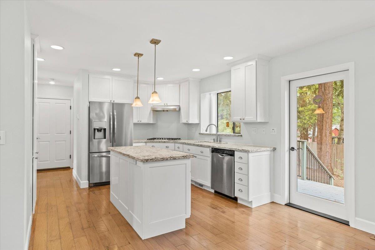 Detail Gallery Image 5 of 56 For 401 Gracie Rd, Nevada City,  CA 95959 - 3 Beds | 2/1 Baths