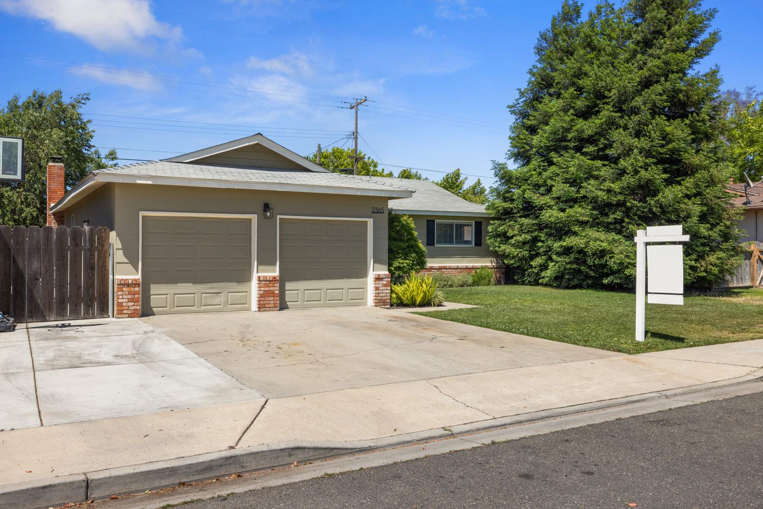 Detail Gallery Image 4 of 36 For 2365 E Marshall St, Turlock,  CA 95380 - 3 Beds | 2 Baths