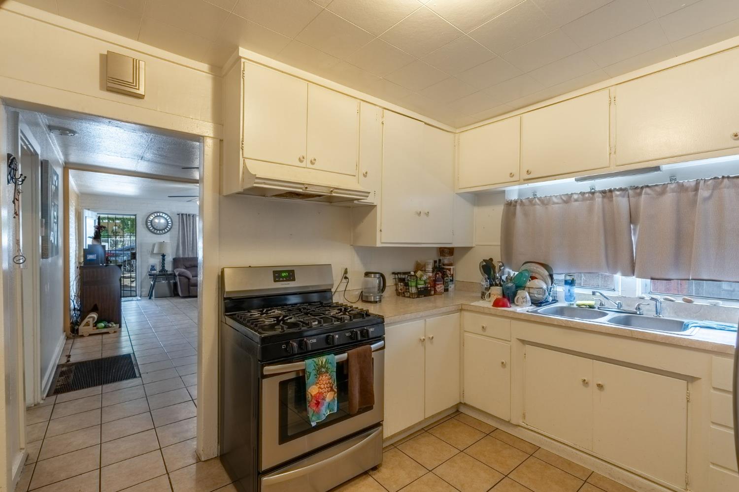 Detail Gallery Image 9 of 17 For 425 Ryder Way, Modesto,  CA 95351 - 3 Beds | 1/1 Baths