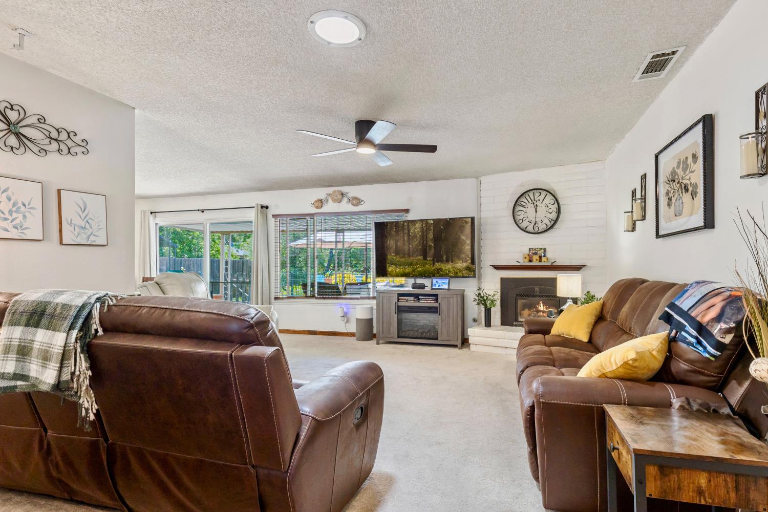 Detail Gallery Image 4 of 17 For 6527 Mel Ct, Citrus Heights,  CA 95610 - 3 Beds | 2 Baths