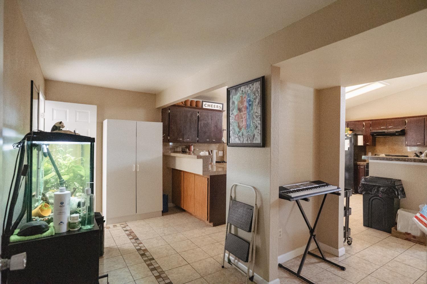 Detail Gallery Image 8 of 35 For 310 Buena Vista Ct, Merced,  CA 95348 - 4 Beds | 2/1 Baths