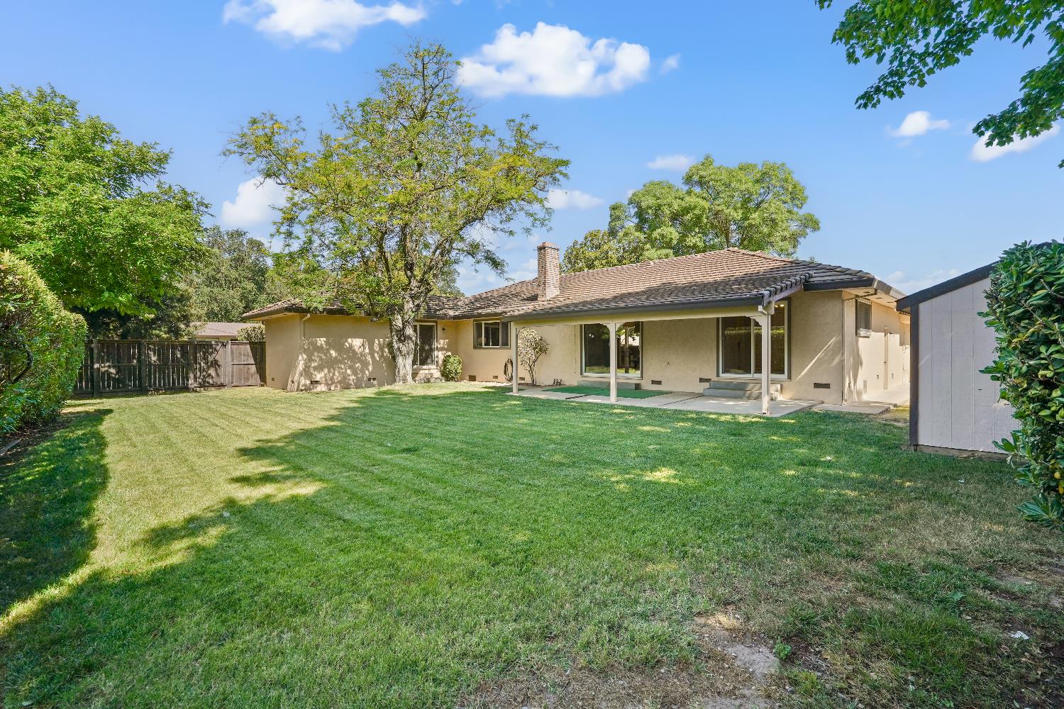 Detail Gallery Image 30 of 39 For 6400 Scenic Oak Ct, Carmichael,  CA 95608 - 4 Beds | 2/1 Baths
